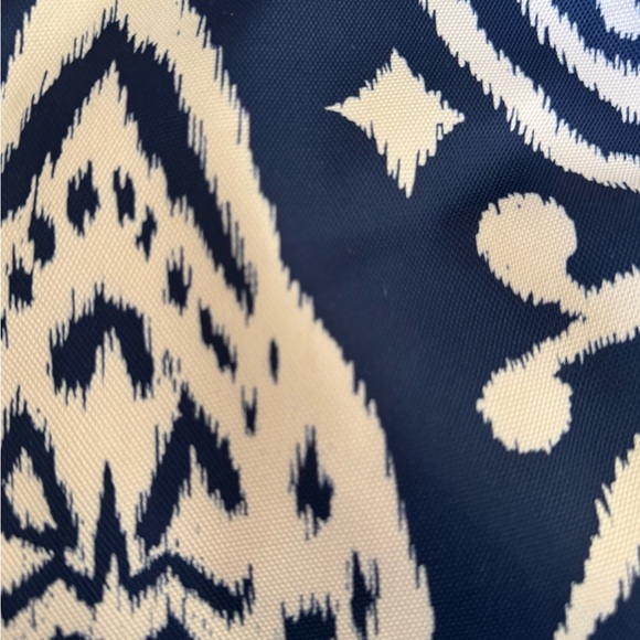 Stylish Navy Blue and White Ikat Patterned Women's Bag - Picture 3 of 8